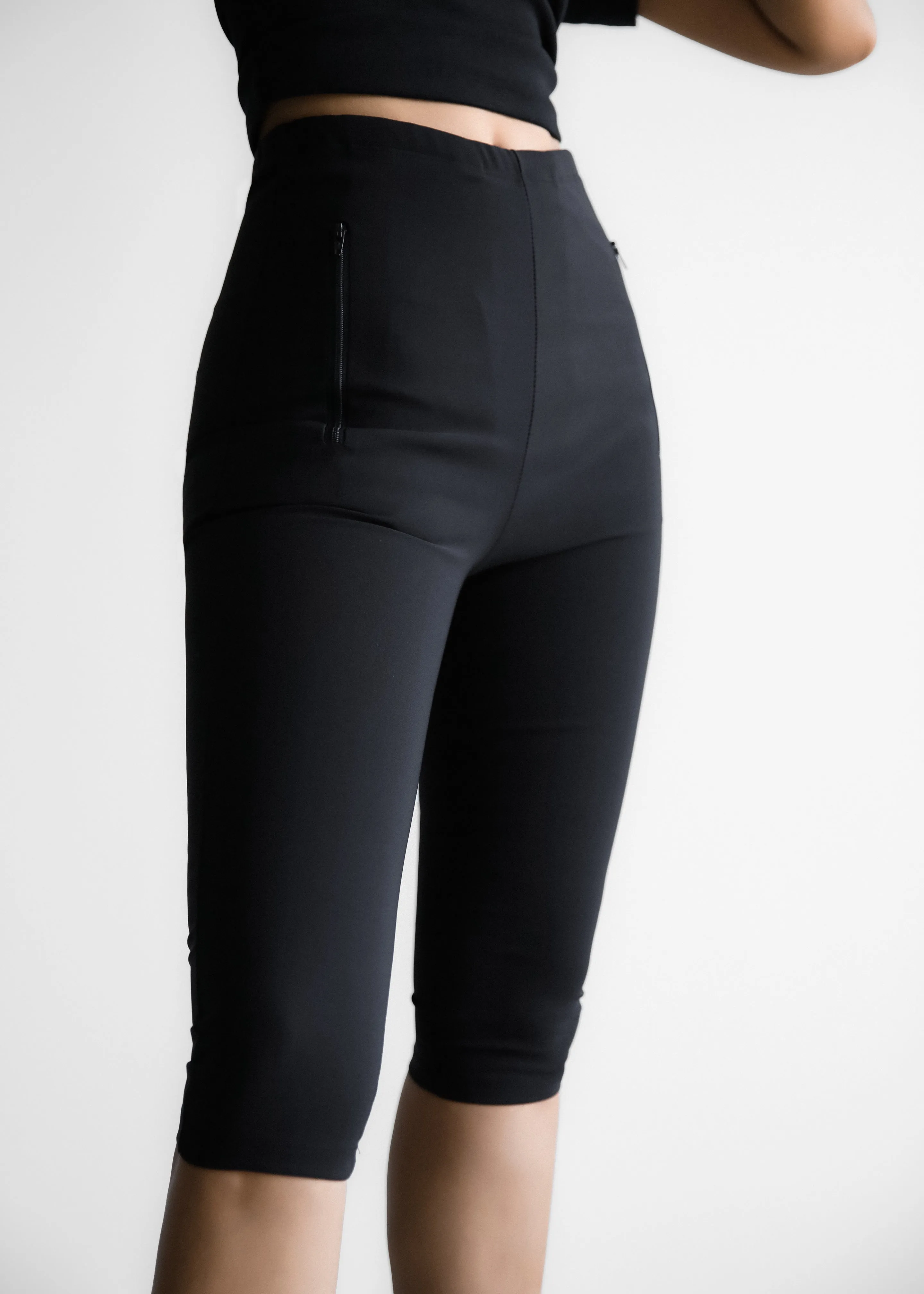 Desara Capri Leggings - Black