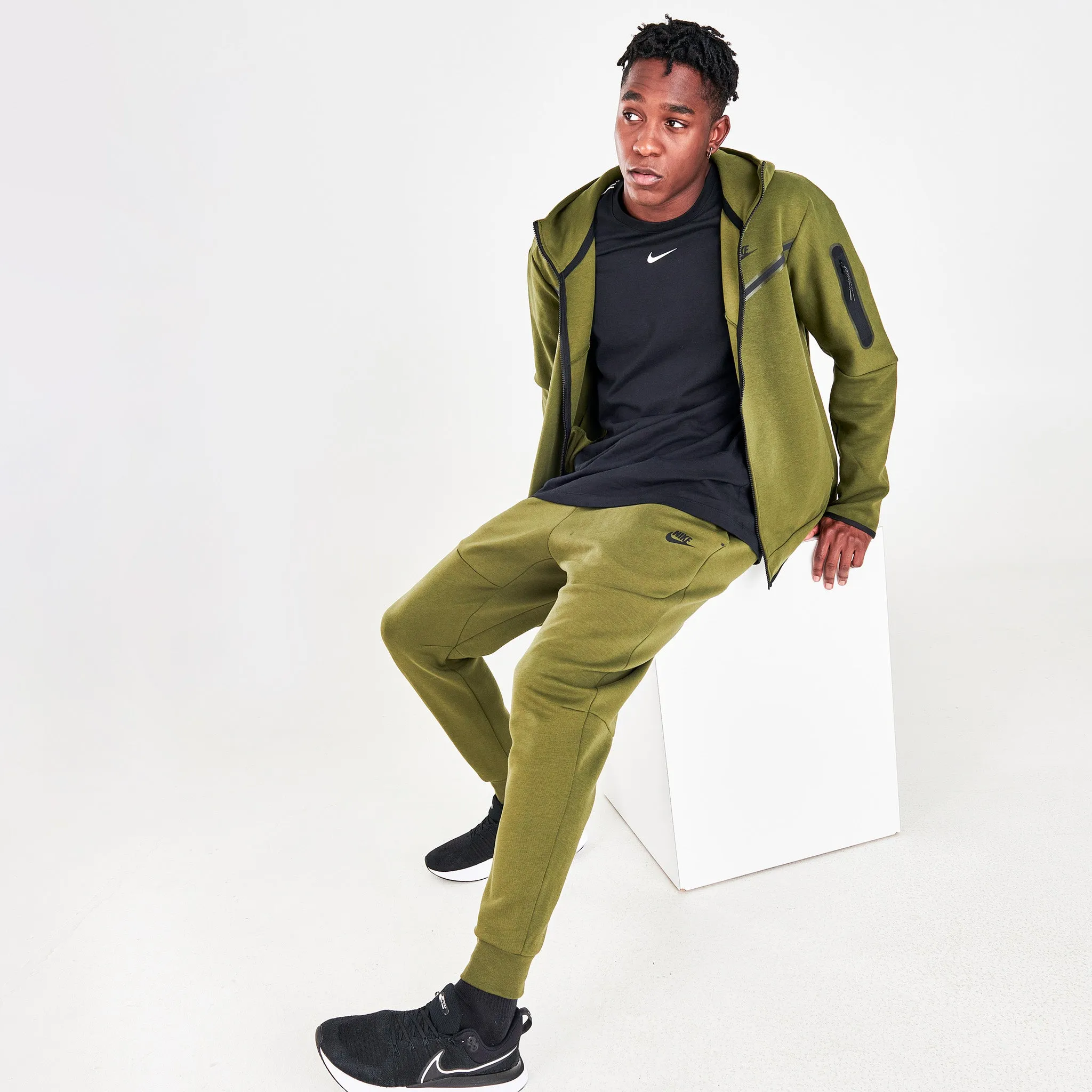 Nike Sportswear Tech Fleece Joggers Rough Green / Black