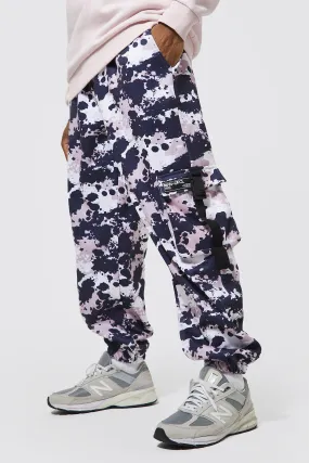 Oversized Man Cargo Camo Joggers