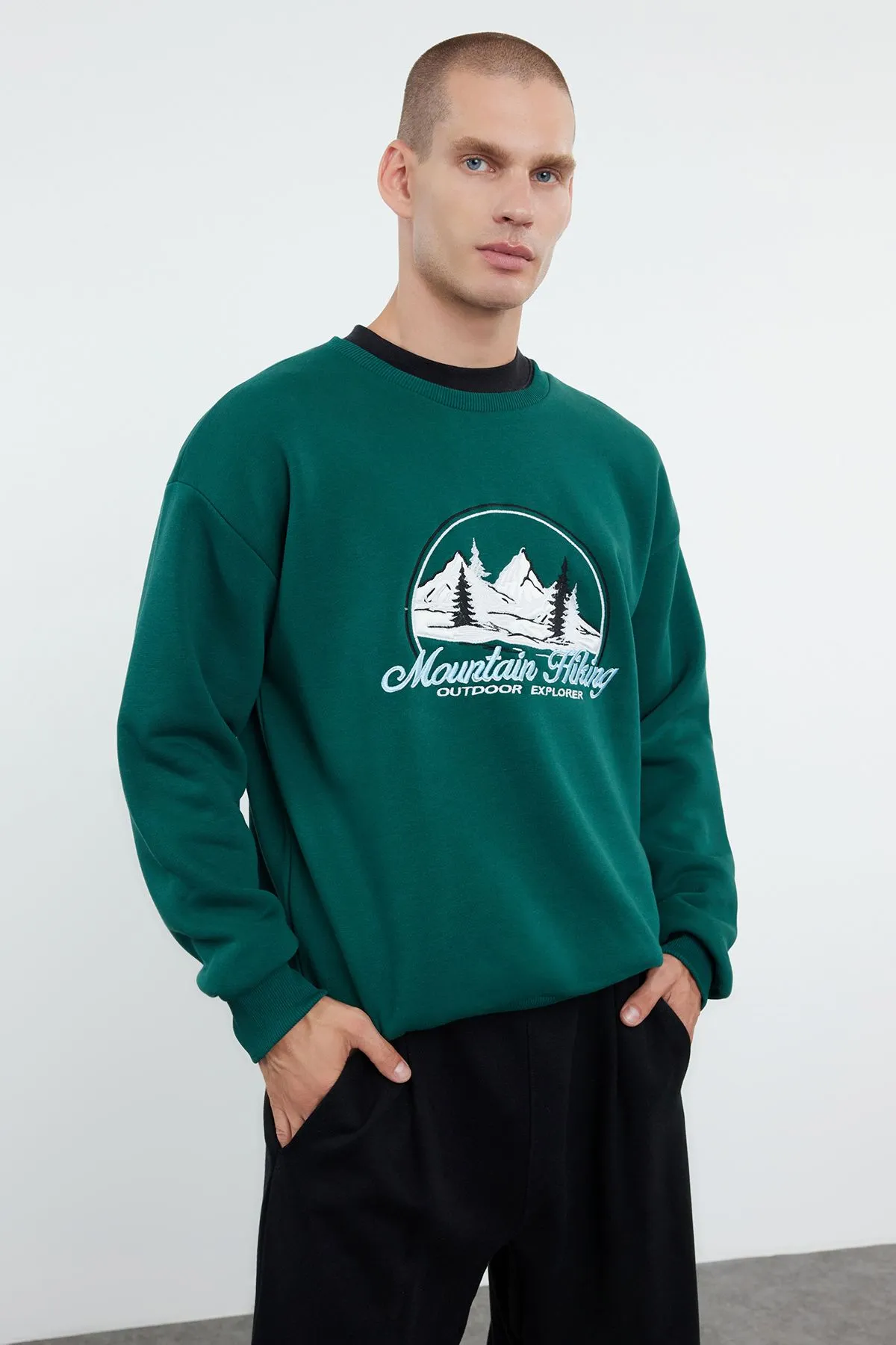 Oversize/Wide Cut Embroidered Fleece/Warm Sweatshirt