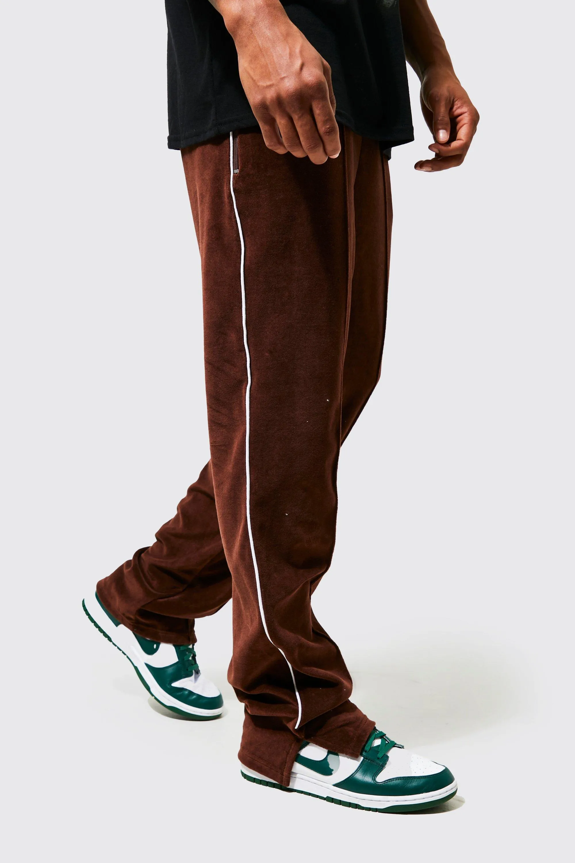 Regular Fit Man Pintuck Velour Joggers | boohooMAN UK